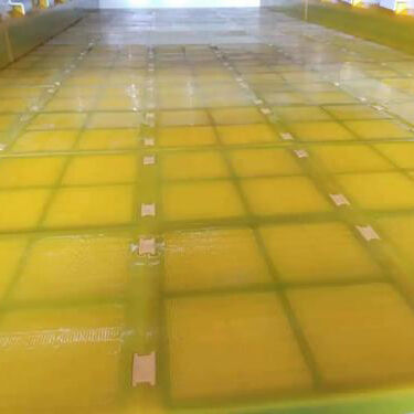 Anti-Corrosive WS 85 Polyurethane Vibrating Screen Cloth 305x305mm Custom Seam for Coal Dewatering